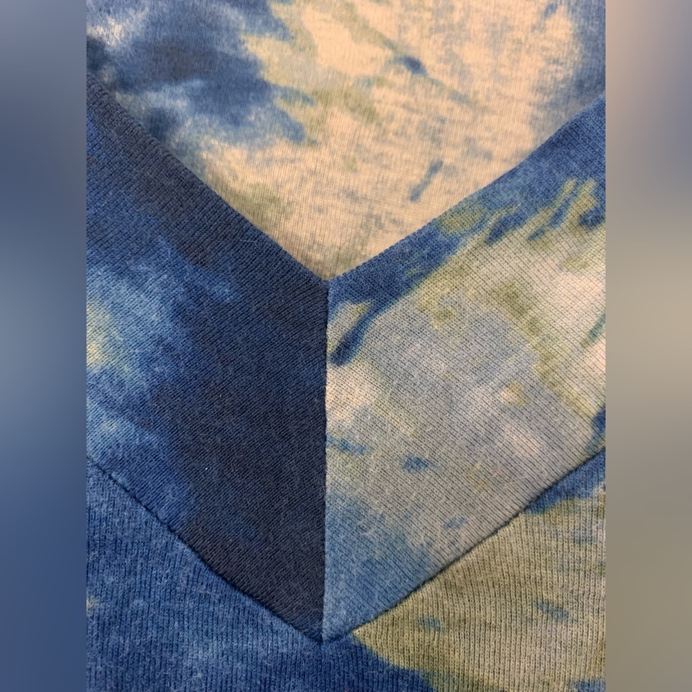 Daisy Fuentes tie dye top. Size medium. - Picture 4 of 7
